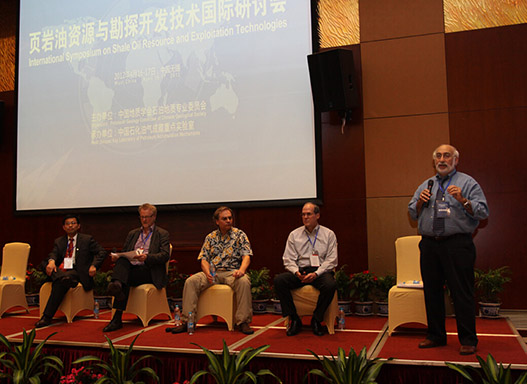 2012年4月，承办页岩油资源与勘探开发技术国际研讨会